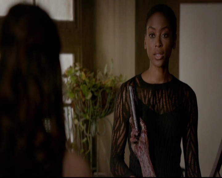 VampireDiariesWorld-dot-nl_TheOriginals_3x13HeartShapedBox0309.jpg