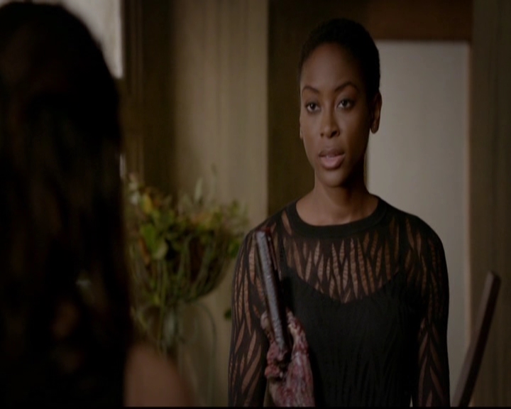 VampireDiariesWorld-dot-nl_TheOriginals_3x13HeartShapedBox0310.jpg