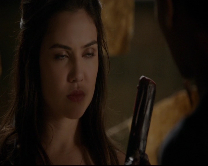 VampireDiariesWorld-dot-nl_TheOriginals_3x13HeartShapedBox0316.jpg