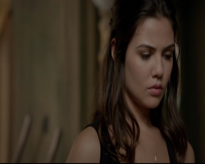 VampireDiariesWorld-dot-nl_TheOriginals_3x13HeartShapedBox0321.jpg