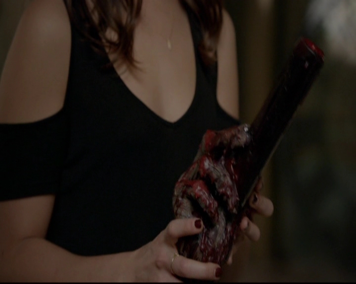 VampireDiariesWorld-dot-nl_TheOriginals_3x13HeartShapedBox0324.jpg