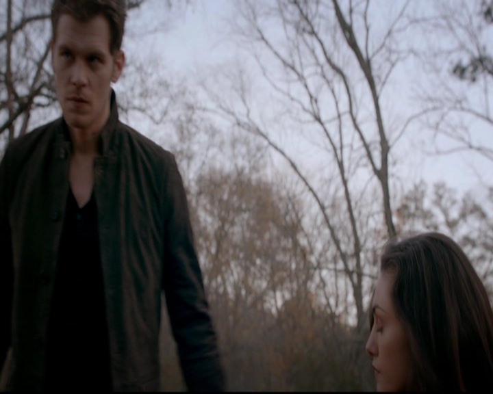 VampireDiariesWorld-dot-nl_TheOriginals_3x13HeartShapedBox0334.jpg