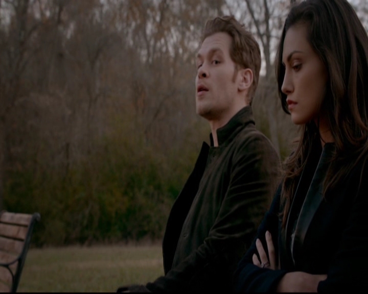 VampireDiariesWorld-dot-nl_TheOriginals_3x13HeartShapedBox0337.jpg