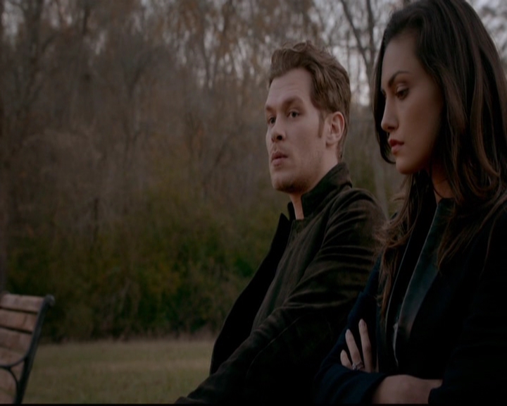 VampireDiariesWorld-dot-nl_TheOriginals_3x13HeartShapedBox0338.jpg