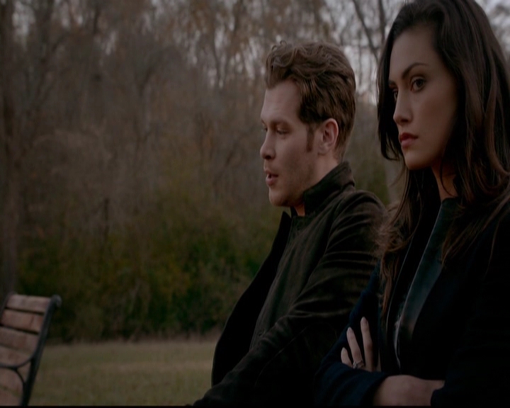 VampireDiariesWorld-dot-nl_TheOriginals_3x13HeartShapedBox0339.jpg