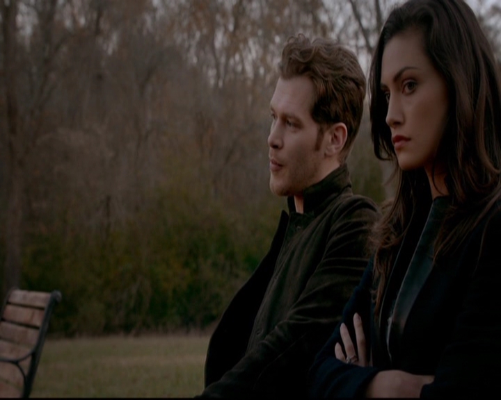 VampireDiariesWorld-dot-nl_TheOriginals_3x13HeartShapedBox0340.jpg