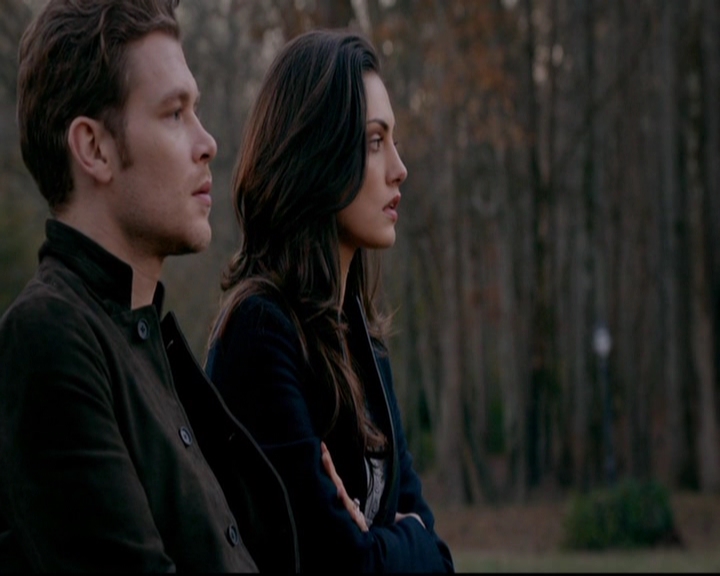 VampireDiariesWorld-dot-nl_TheOriginals_3x13HeartShapedBox0345.jpg