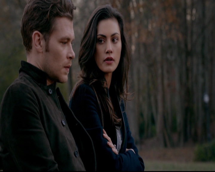 VampireDiariesWorld-dot-nl_TheOriginals_3x13HeartShapedBox0349.jpg