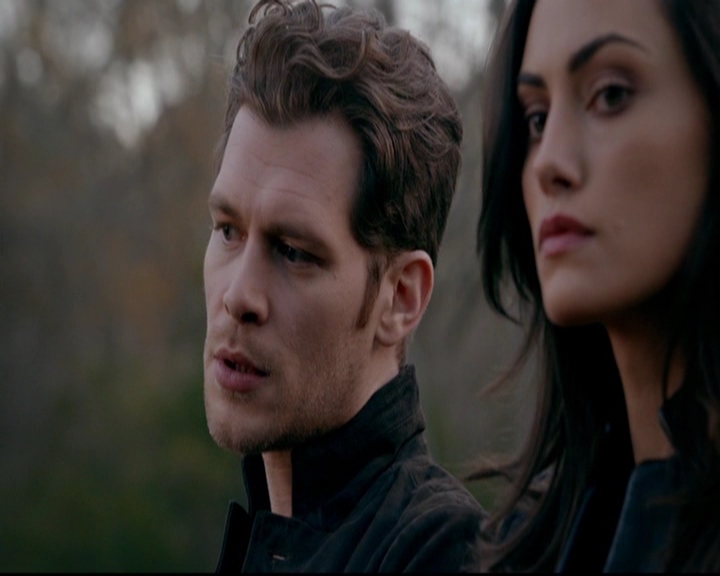 VampireDiariesWorld-dot-nl_TheOriginals_3x13HeartShapedBox0352.jpg