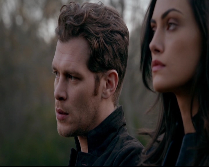 VampireDiariesWorld-dot-nl_TheOriginals_3x13HeartShapedBox0353.jpg