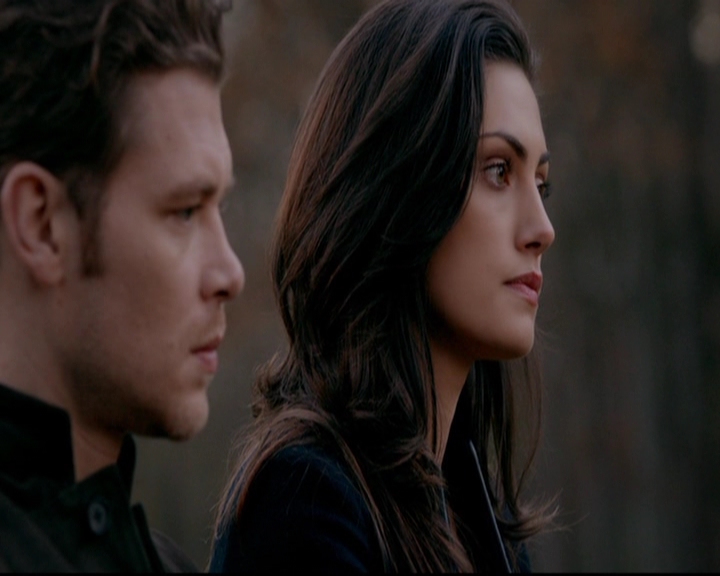 VampireDiariesWorld-dot-nl_TheOriginals_3x13HeartShapedBox0357.jpg