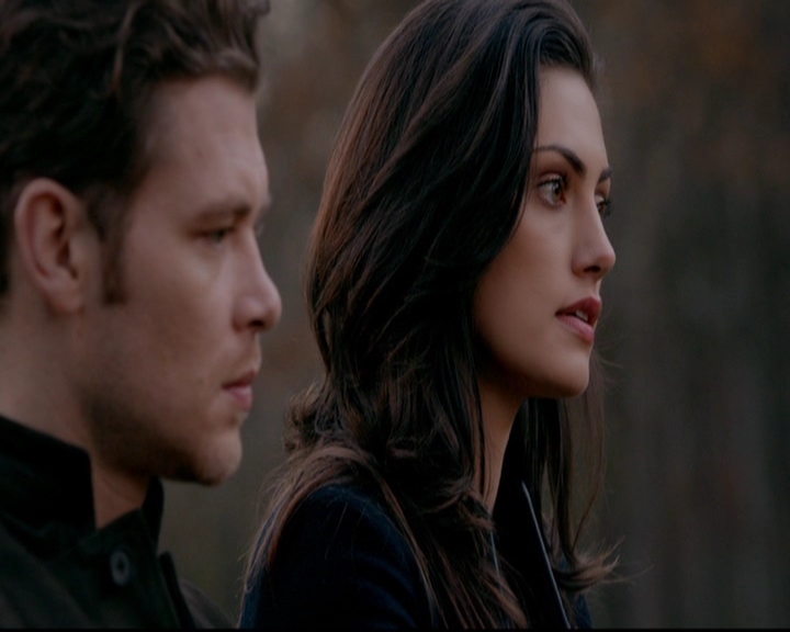 VampireDiariesWorld-dot-nl_TheOriginals_3x13HeartShapedBox0359.jpg