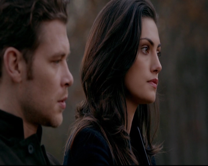 VampireDiariesWorld-dot-nl_TheOriginals_3x13HeartShapedBox0360.jpg