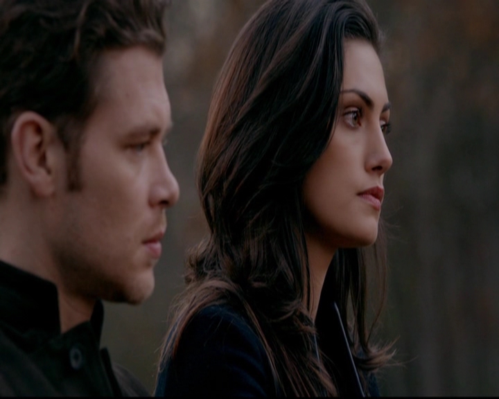 VampireDiariesWorld-dot-nl_TheOriginals_3x13HeartShapedBox0361.jpg