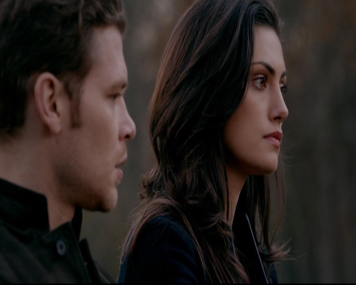 VampireDiariesWorld-dot-nl_TheOriginals_3x13HeartShapedBox0363.jpg