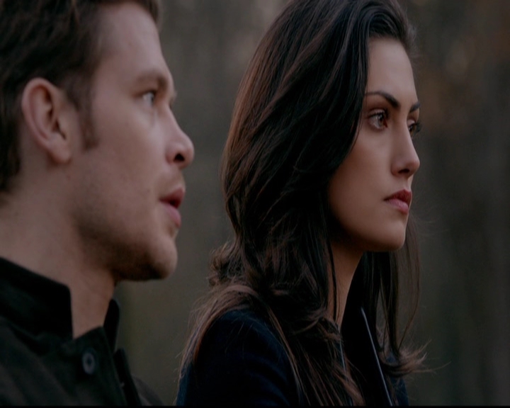 VampireDiariesWorld-dot-nl_TheOriginals_3x13HeartShapedBox0365.jpg