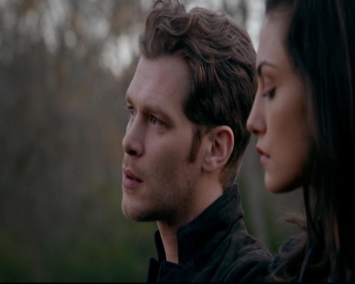 VampireDiariesWorld-dot-nl_TheOriginals_3x13HeartShapedBox0366.jpg