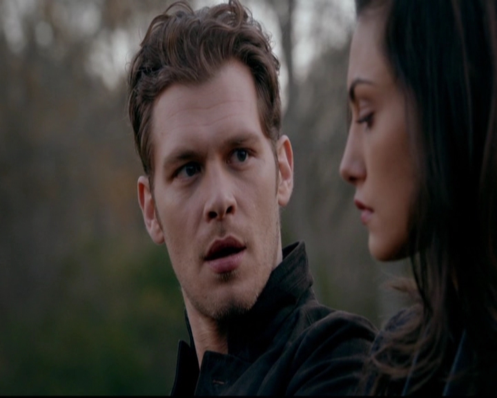 VampireDiariesWorld-dot-nl_TheOriginals_3x13HeartShapedBox0368.jpg