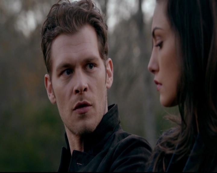 VampireDiariesWorld-dot-nl_TheOriginals_3x13HeartShapedBox0369.jpg