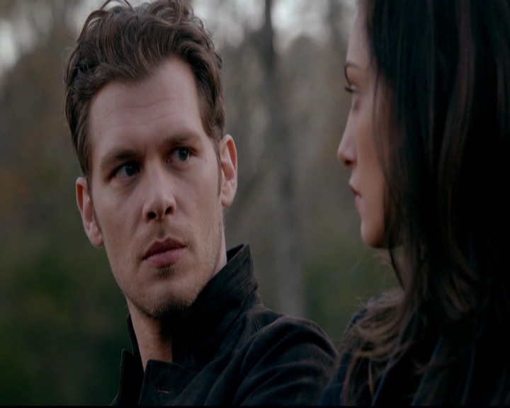 VampireDiariesWorld-dot-nl_TheOriginals_3x13HeartShapedBox0371.jpg