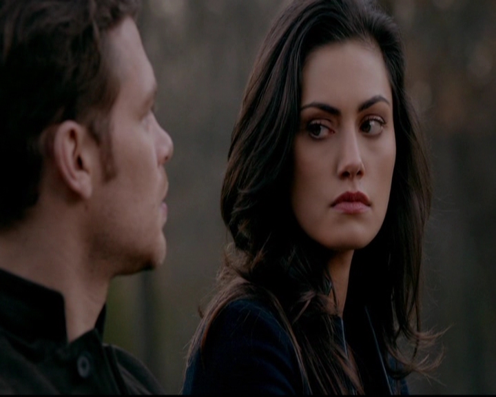 VampireDiariesWorld-dot-nl_TheOriginals_3x13HeartShapedBox0372.jpg