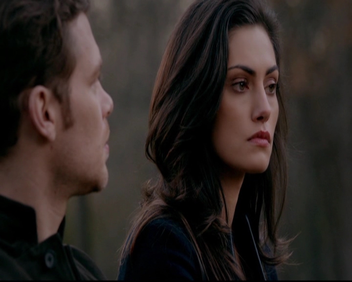 VampireDiariesWorld-dot-nl_TheOriginals_3x13HeartShapedBox0373.jpg