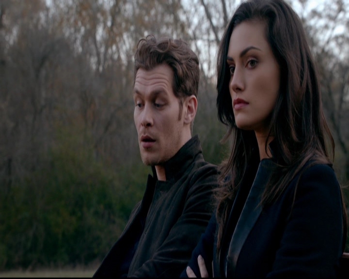 VampireDiariesWorld-dot-nl_TheOriginals_3x13HeartShapedBox0376.jpg