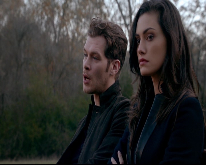 VampireDiariesWorld-dot-nl_TheOriginals_3x13HeartShapedBox0377.jpg