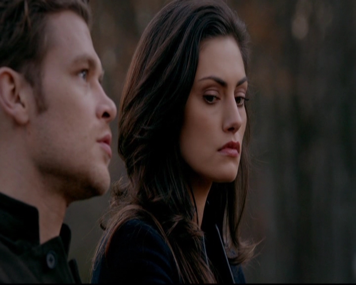 VampireDiariesWorld-dot-nl_TheOriginals_3x13HeartShapedBox0382.jpg