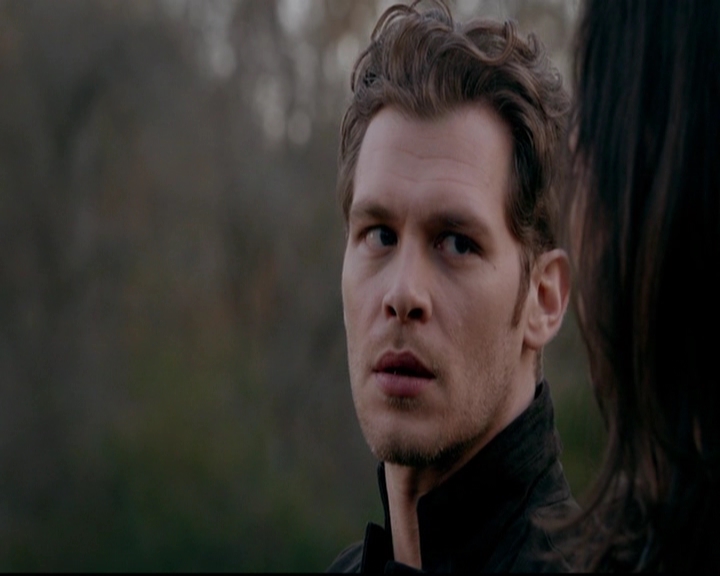 VampireDiariesWorld-dot-nl_TheOriginals_3x13HeartShapedBox0392.jpg