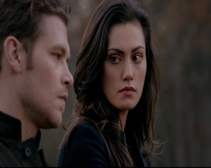 VampireDiariesWorld-dot-nl_TheOriginals_3x13HeartShapedBox0398.jpg