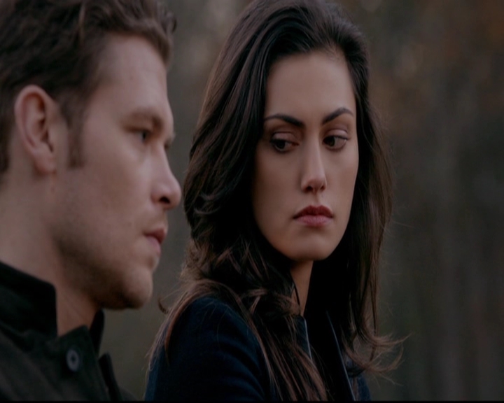 VampireDiariesWorld-dot-nl_TheOriginals_3x13HeartShapedBox0399.jpg