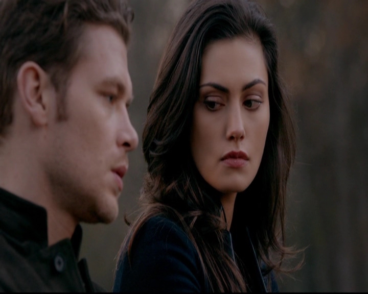 VampireDiariesWorld-dot-nl_TheOriginals_3x13HeartShapedBox0400.jpg