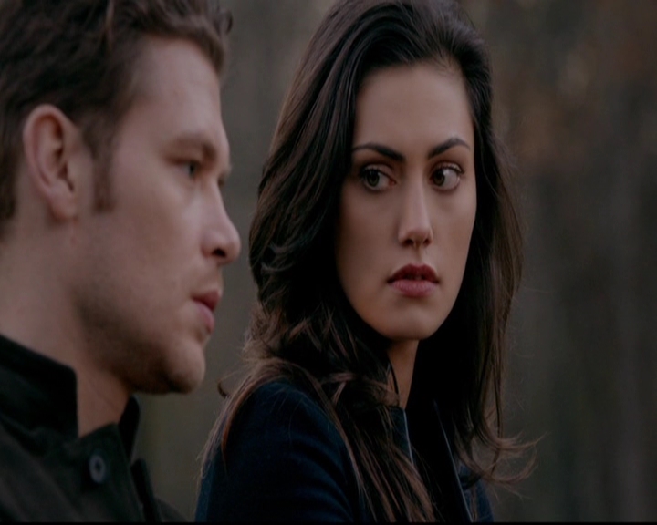 VampireDiariesWorld-dot-nl_TheOriginals_3x13HeartShapedBox0401.jpg