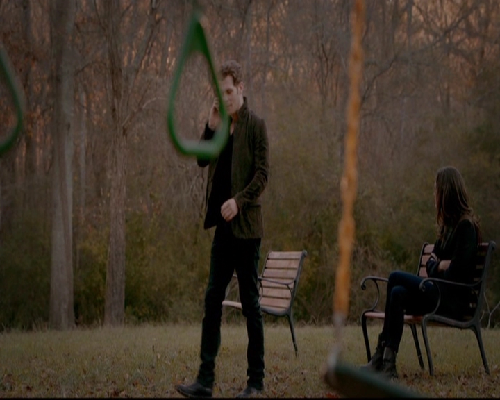 VampireDiariesWorld-dot-nl_TheOriginals_3x13HeartShapedBox0408.jpg