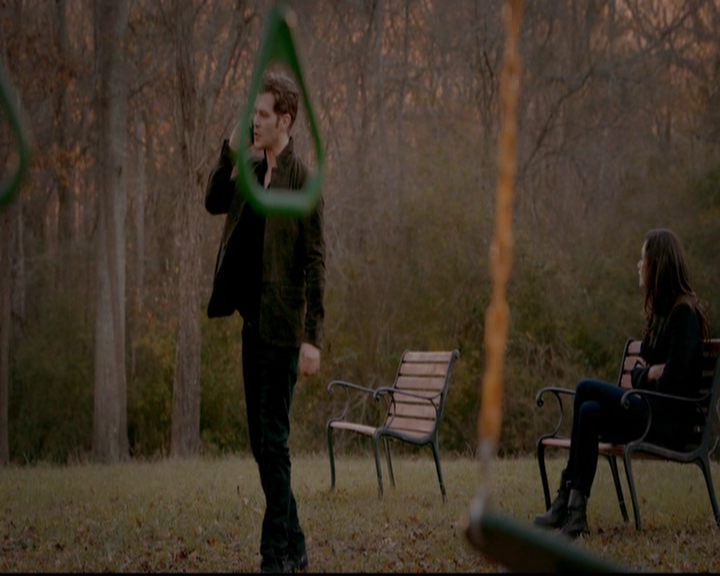 VampireDiariesWorld-dot-nl_TheOriginals_3x13HeartShapedBox0409.jpg