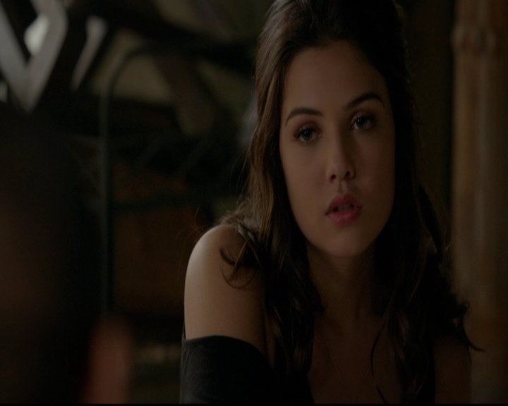 VampireDiariesWorld-dot-nl_TheOriginals_3x13HeartShapedBox0460.jpg