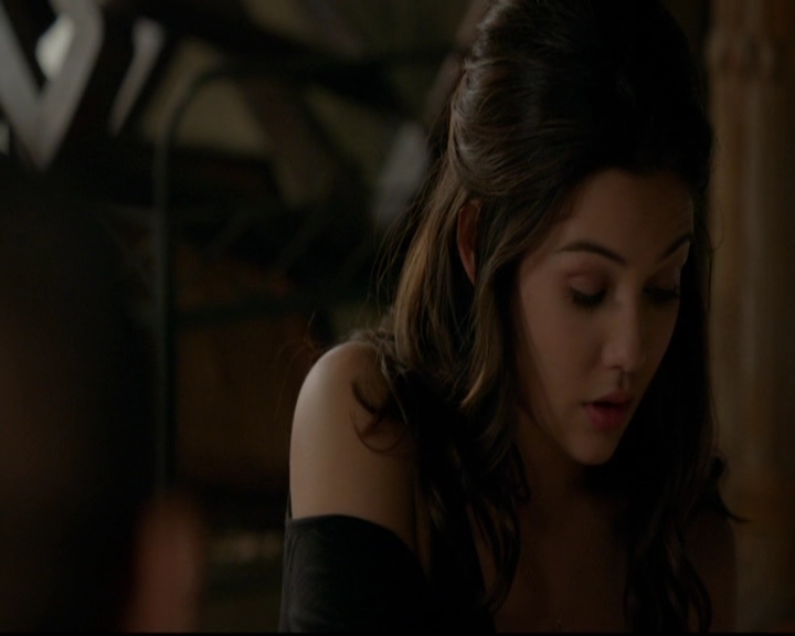 VampireDiariesWorld-dot-nl_TheOriginals_3x13HeartShapedBox0461.jpg