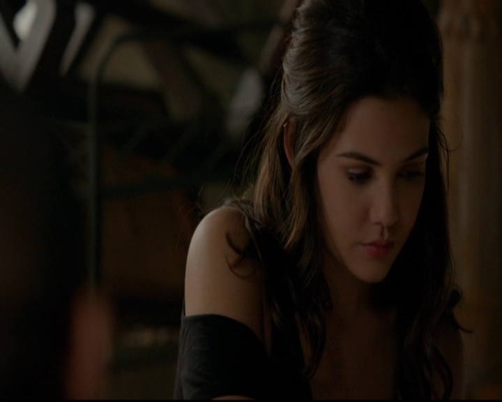 VampireDiariesWorld-dot-nl_TheOriginals_3x13HeartShapedBox0462.jpg