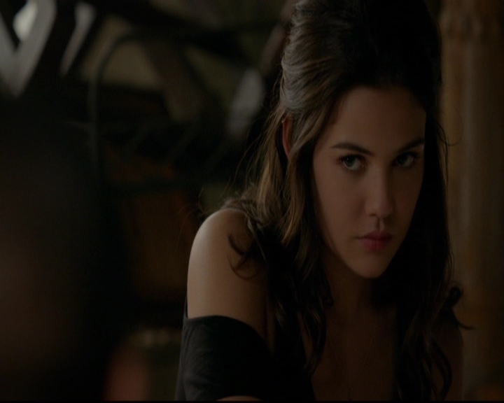 VampireDiariesWorld-dot-nl_TheOriginals_3x13HeartShapedBox0463.jpg