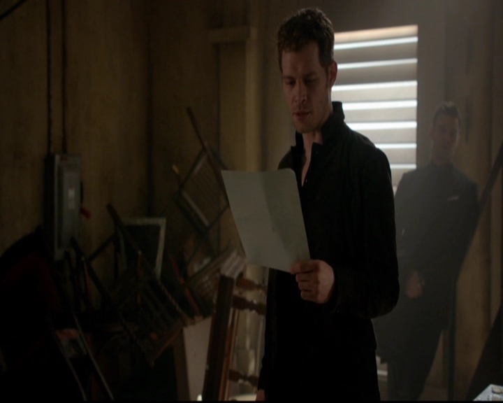 VampireDiariesWorld-dot-nl_TheOriginals_3x13HeartShapedBox0489.jpg