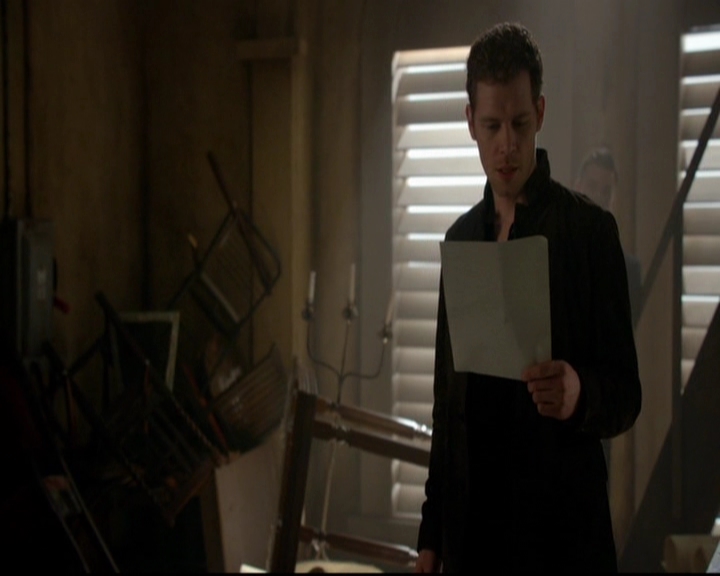 VampireDiariesWorld-dot-nl_TheOriginals_3x13HeartShapedBox0491.jpg