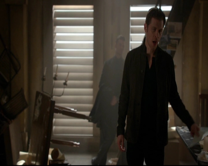 VampireDiariesWorld-dot-nl_TheOriginals_3x13HeartShapedBox0495.jpg