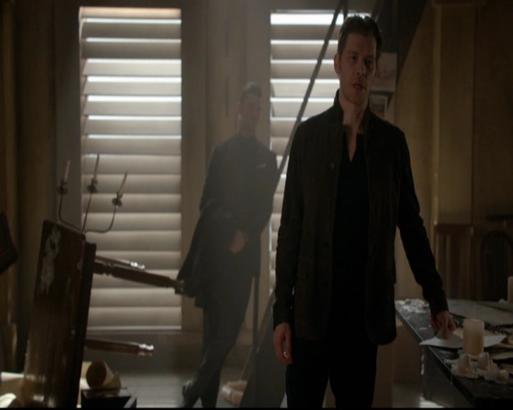 VampireDiariesWorld-dot-nl_TheOriginals_3x13HeartShapedBox0496.jpg