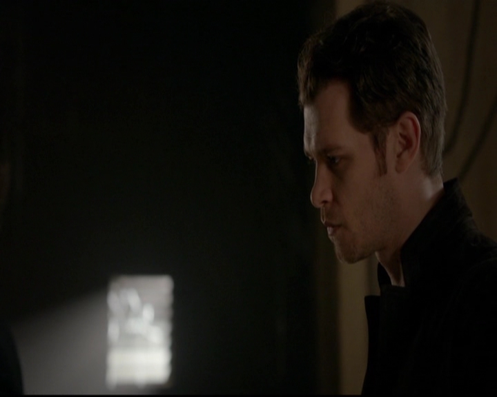 VampireDiariesWorld-dot-nl_TheOriginals_3x13HeartShapedBox0501.jpg