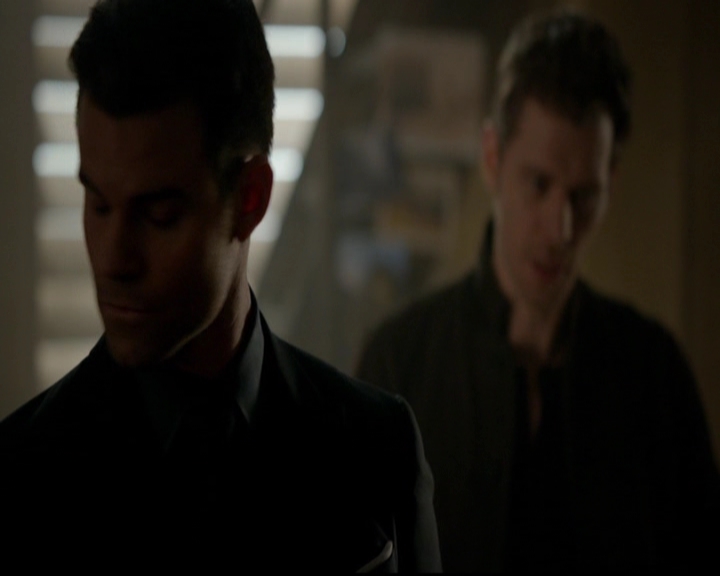 VampireDiariesWorld-dot-nl_TheOriginals_3x13HeartShapedBox0503.jpg