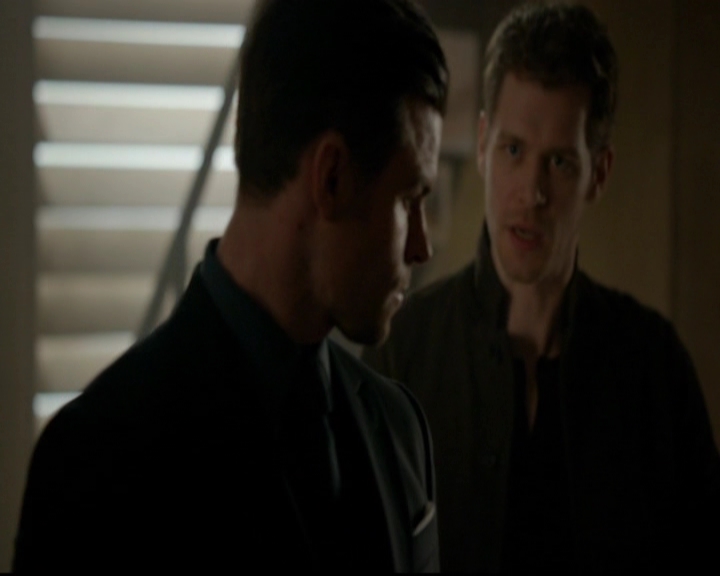 VampireDiariesWorld-dot-nl_TheOriginals_3x13HeartShapedBox0504.jpg