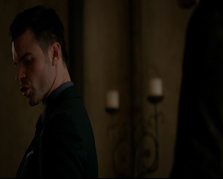 VampireDiariesWorld-dot-nl_TheOriginals_3x13HeartShapedBox0505.jpg