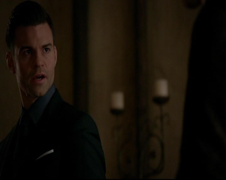 VampireDiariesWorld-dot-nl_TheOriginals_3x13HeartShapedBox0506.jpg