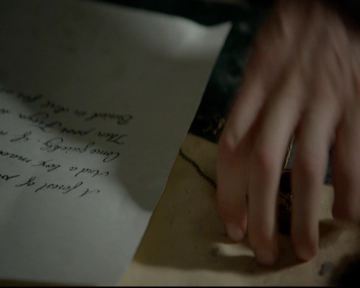 VampireDiariesWorld-dot-nl_TheOriginals_3x13HeartShapedBox0511.jpg